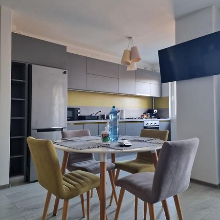 Gray Apartment Nearby Amethyst & Vivo Mall Floreşti Екстериор снимка
