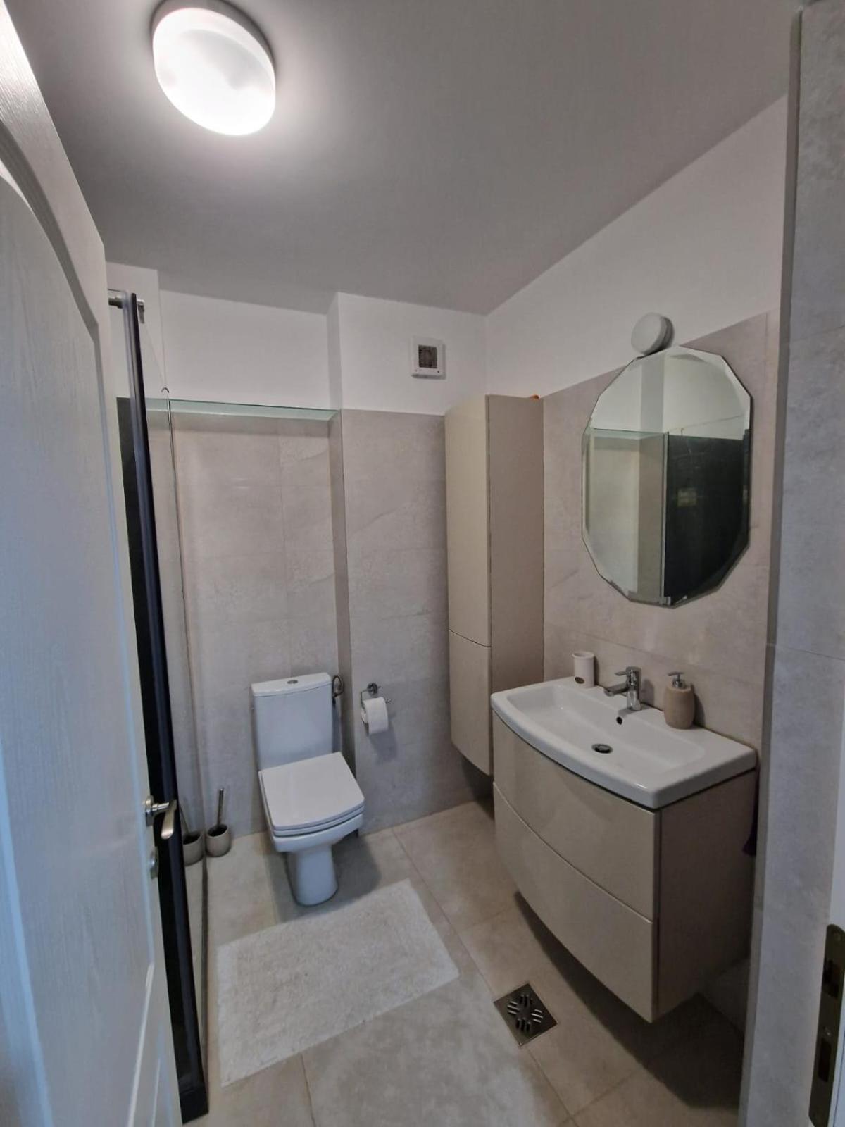 Gray Apartment Nearby Amethyst & Vivo Mall Floreşti Екстериор снимка